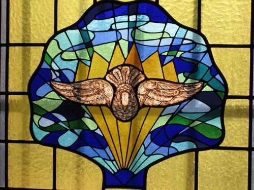 Fabricación artesanal de vidrieras religiosas para iglesias y capillas