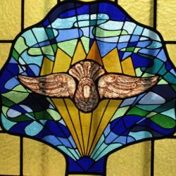 Fabricación artesanal de vidrieras religiosas para iglesias y capillas
