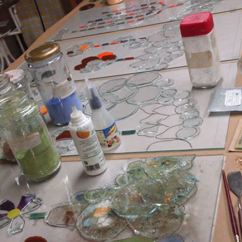 Vidrieras de fusión, con vidrios incoloros y esmaltes vitrificantes